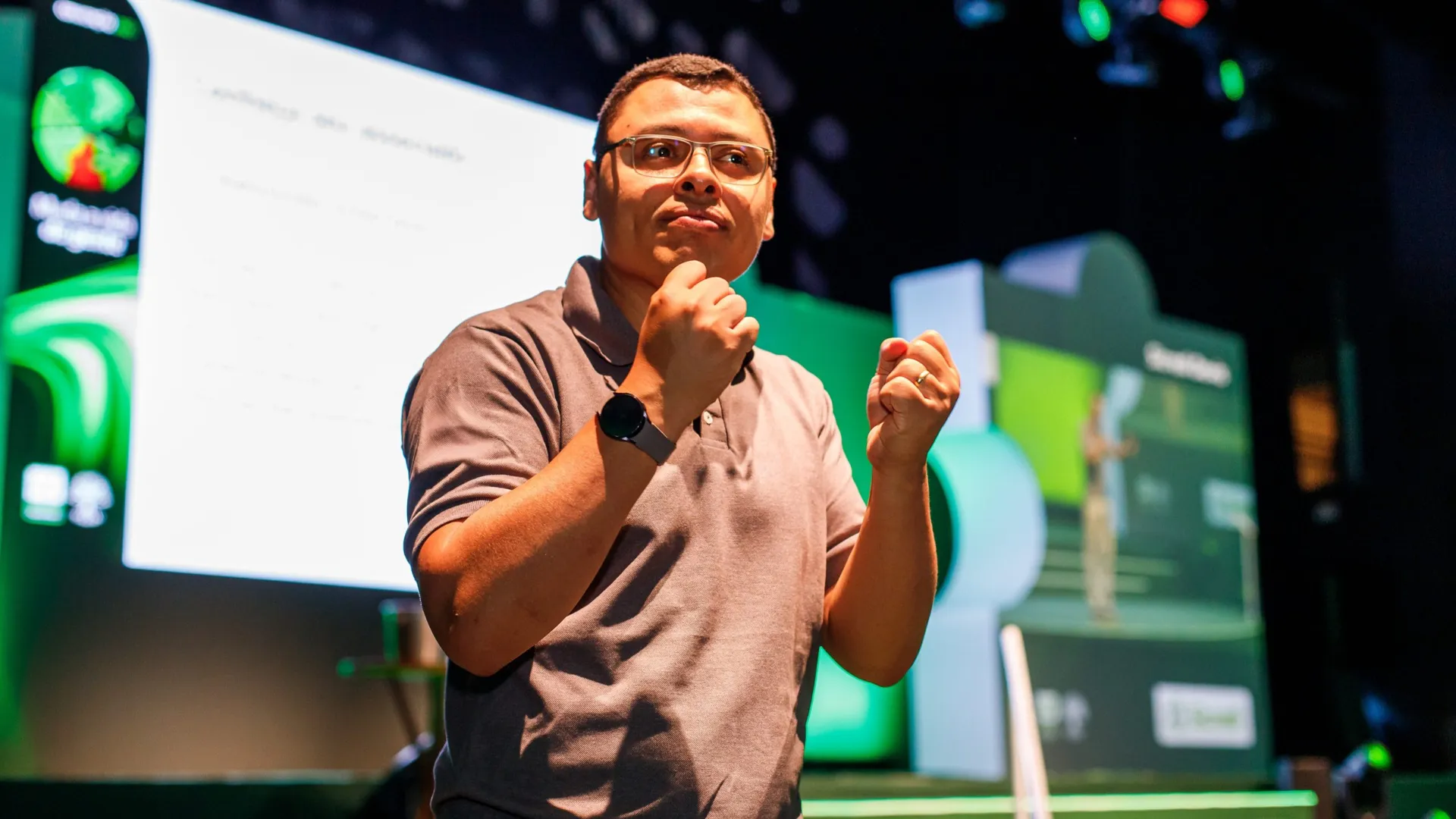 Interpretação em Libras ao vivo em evento
