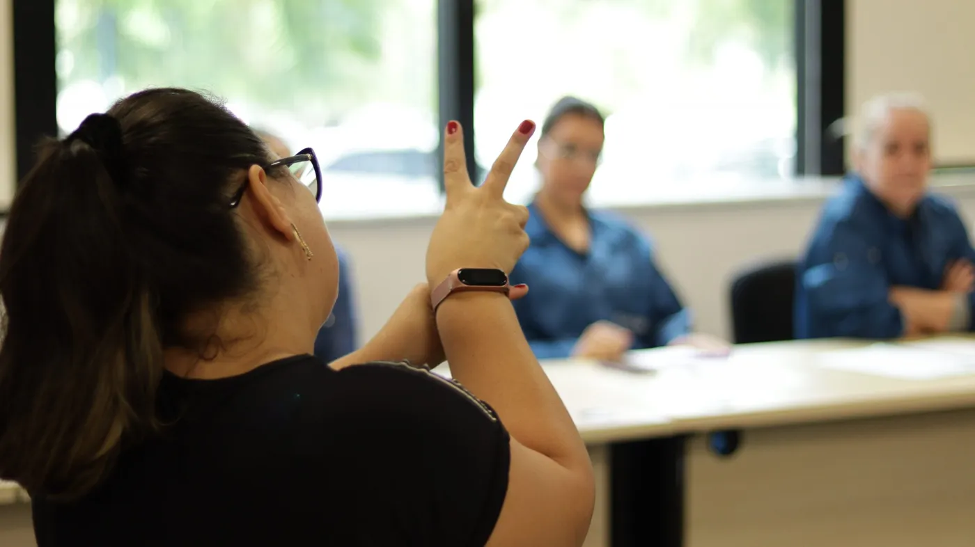 Intérprete de Libras em reunião